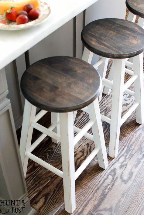 Cheap to chic bar stool makeover. See how quick and easy you can transform projects with a paint sprayer and tent. Cheap Bar Stools, Bar Stool Makeover, Diy Bar Stools, Stool Makeover, Diy Stool, Kursi Bar, Vintage Ideas, Casa Vintage, Diy Bar