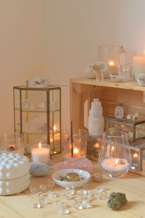 Crystal Collection Display, Crystal Room Decor, Inspi Photo, Spiritual Altar, Crystal Room, Healing Room, Meditation Corner, Crystal Altar, Zen Room