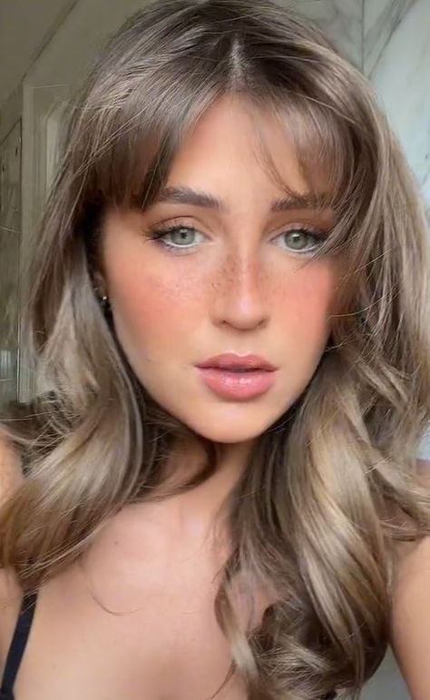 LOVE Island star Georgia Steel has been spotted looking totally different as her fans have speculated she’s had a nose job. The ITV2 dating show contestant took to TikTok this week to take part in a viral trend when her followers noticed her button nose. Georgia, 24, has had quite the transformation since her time […] Georgia Steel Hair Fringe, Georgia Steel Fringe, Georgia Love Island Hair, Georgia Steel Hair, Georgia Love Island, Georgia Steel, Island Hair, Hair Fringe, Natural Summer Makeup