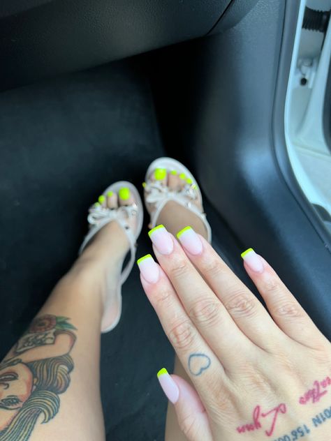 Short Square Acrylic Nails Colorful French Tip, Birthday Neon Nails, Neon Yellow Nails Designs Short, Neon Simple Nails, Vibrant Short Nails, Neon Yellow Square Nails, Summer Nails 2023 Short Square, Neon Outline Nails, Short Nails Acrylic Color Ideas