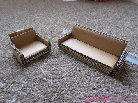 Blogged at My Mod Style Dollhouse Cardboard, Diy Furniture Sofa, Cardboard Dollhouse, Carton Diy, Diy Barbie House, Doll Furniture Diy, Diy Barbie Furniture, Doll House Plans, Dollhouse Projects