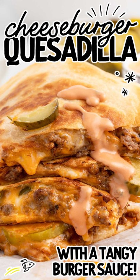 Cheeseburger Quesadilla Recipe, Quesadilla Burger Recipe, Cheeseburger Quesadilla, Quesadilla Burgers, Cheesy Burger, American Burger, Smash Burger Recipe, Cheeseburger Recipe, Quesadilla Recipe