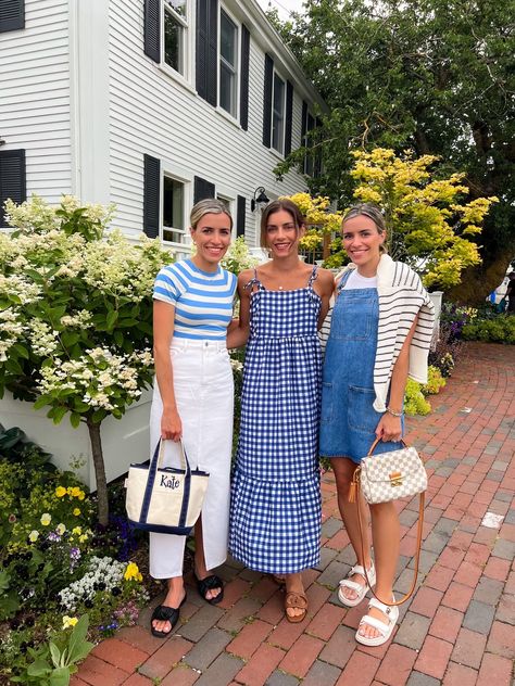 East Coast Casual Outfits, Cape Cod Mom Aesthetic, Montauk Outfit Aesthetic, Cape Cod Birthday, Classic New England Style Outfit, Coastal Maine Outfits, Montauk Aesthetic Outfits, Maine Aesthetic Summer Outfit, New England Mom Aesthetic