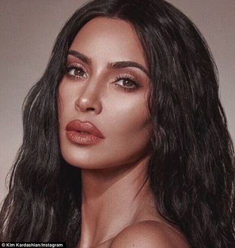 Lippy! Kim has never coped to lip fillers like her half-sister Kylie Jenner has done. So it was alarming to see the 37-year-old Keeping Up With The Kardashians star with a fuller pout in an Instagram portrait Kim K Makeup, Kim Kadarshian, Kardashian Beauty, Kardashian Makeup, Kim Kardashian Makeup, Classic Makeup, Kkw Beauty, Instagram Portrait, Beauty Ad