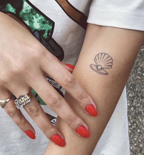 Shell Pearl Tattoo, Pearl Tattoo, Shell Tattoo, Wrist Tattoo Cover Up, Feminist Tattoo, Shell Tattoos, Hand And Finger Tattoos, Hand Poked Tattoo, Latest Tattoos