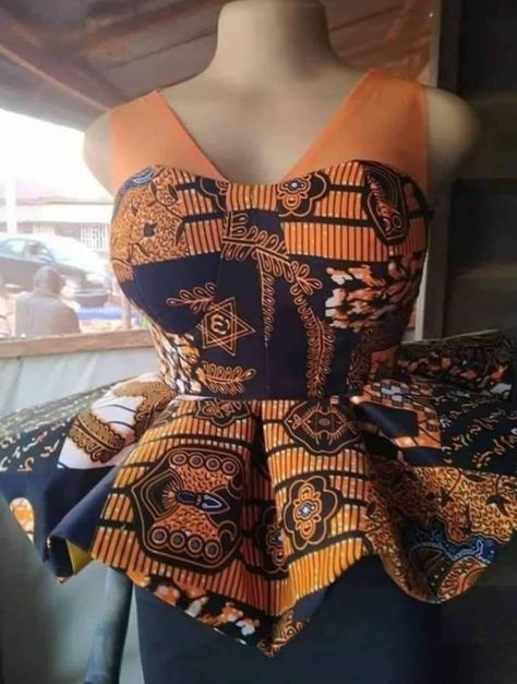 African Blouses, African Print Tops, African Dresses For Kids, Short African Dresses, Best African Dresses, African Fashion Skirts, African Dresses Modern, African Wear Dresses, African Fashion Traditional