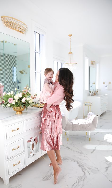 Sequin Holiday Outfit, Baby Girl And Mom, Oklahoma Fashion, Heels Valentino, Pink Sparkly Dress, Look Rose, The Sweetest Thing, Pink Holiday, Coordinating Outfits