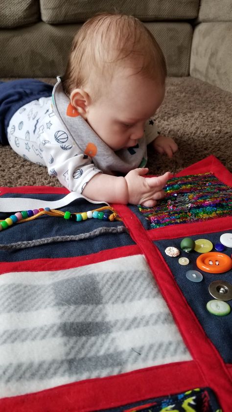 Infant Sensory Mat Sewing Project - Mimi's Lake Life Sensory Sewing Projects, Sensory Blankets For Babies, Diy Sensory Mat, Baby Play Mat Diy Sewing, Sensory Mats Diy, Diy Baby Play Mat, Sensory Baby Blanket, Baby Tummy Time Mat, Sensory Projects