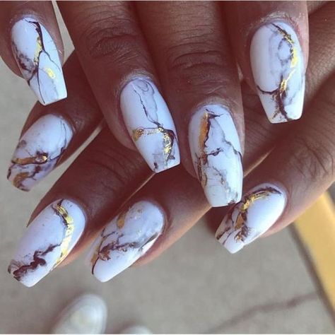 Nail Art Blanc, Nail Art Mariage, Marble Acrylic Nails, New Years Eve Nails, Marble Nail Designs, Nagellack Trends, Marble Nail, Marble Nail Art, Short Coffin Nails