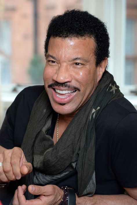 Lionel Ritchie's New Lease Of Life - Mirror Online Dream Guide, Hollywood Boulevard, Lionel Richie, Hollywood Walk Of Fame, Walk Of Fame, New Week, African Fashion Dresses, African Dress, Guitarist