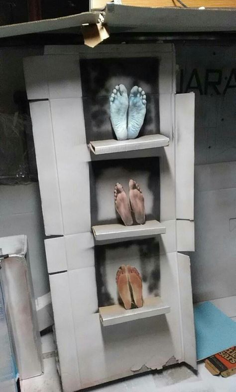 Insane Asylum Costume Ideas, Haunted Morgue Ideas, Diy Morgue Halloween, Halloween Insane Asylum, Haunted Basement Ideas, Insane Asylum Haunted House Ideas, Hospital Haunted House Ideas, Halloween Insane Asylum Ideas, Morgue Halloween Decorations