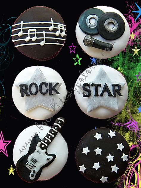 Party like a rockstar! by Bocaditos y Colores (Erika), via Flickr Rock Cupcakes, Rockstar Cupcakes, Rock And Roll Cupcakes, Cupcakes Fondant, Music Cupcakes, Festa Rock Roll, Bolo Musical, Festival Themed Party, Bar Mitzvah Themes