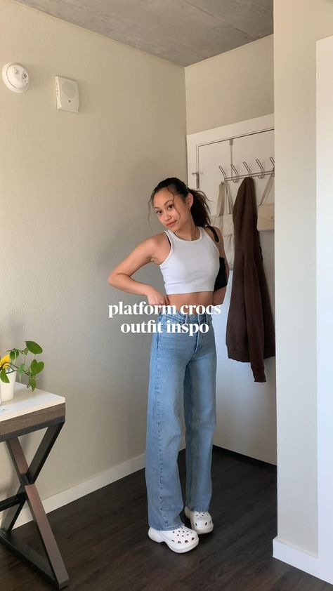 Outfits To Wear With Crocs, White Crocs Outfit, Platforms Outfit, Aesthetic Crocs, How To Style Crocs, Outfit Ideas Pink, Platform Outfit, White Converse Outfits, Crocs Outfit