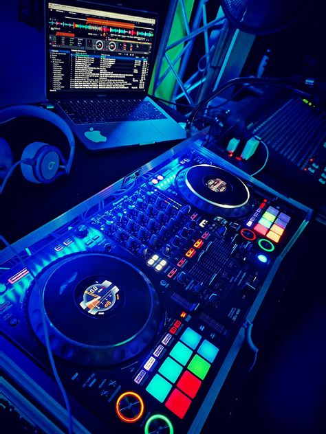 Dj Images Dj Booth, Dinner On The Grill, Dj Board, Home Recording Studio Setup, Pioneer Ddj, Recording Studio Setup, Mixer Dj, Dj Video, Dj Images Hd