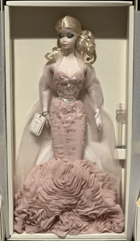 Old Barbie Dolls, Barbie Gown, Dolly Fashion, Barbie Core, Barbie Silkstone, Silkstone Barbie, Barbie Gowns, Pink Mermaid, Beautiful Barbie Dolls