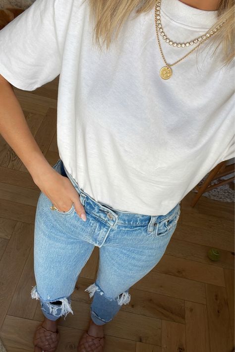 Oversized White Tee Outfit, Tee Shirt And Jeans Outfit, White Tee Outfit, White Tees Outfit, 2023 Moodboard, 2024 Wardrobe, Fit Checks, College Closet, Total Girl