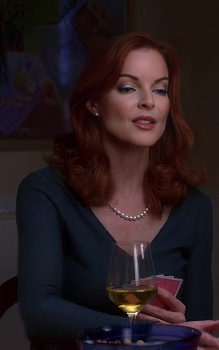 Marcia Cross Desperate Housewives, Katherine Desperate Housewives, Bree Van De Kamp Outfit, Bree Van De Kamp Aesthetic, Bree Desperate Housewives, Desperate Housewives Aesthetic, Desperate Housewives Bree, Gabrielle Solis, Marcia Cross