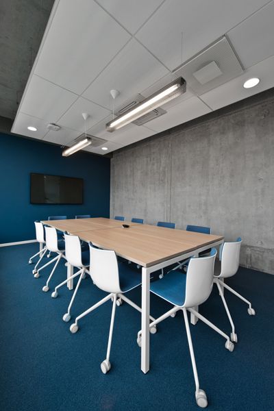 #office #boardroom #blue #solid #meeting #room Company Office Decor, Meeting Room Design, Office Organization At Work, Commercial And Office Architecture, Modern Office Interiors, Office Meeting Room, Corporate Office Design, Blue Office, Modern Office Design