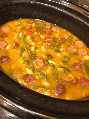 Julie's Creative Lifestyle: Crockpot White Bean Soup with Sausage White Bean Soup Crock Pot, Bean Soup With Sausage, Slow Cooker Bean Soup, Bean Soup Crockpot, Bean And Sausage Soup, Soup With Sausage, Easy Recipe Ideas, Spinach Soup Recipe, Beans In Crockpot