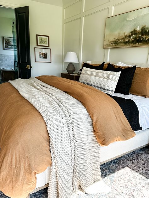 Bed Set Color Schemes, Master Bedding Ideas Cozy Bedroom Relaxing, Burnt Orange Master Bedding, Bedroom Terracotta Bedding, Leather Bedroom Ideas, Terracotta Master Bed, Bedding Fall, Layered Bedding Boho, Boho Bed Set Comforter