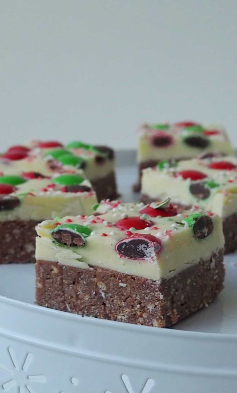 Side view of pieces of Christmas Slice on a white serving platter. Christmas Baking Trays, Simple Christmas Bakes, Xmas Squares, Easy Christmas No Bake Treats, Christmas Platter Desserts, Festive Baking Ideas, Xmas Sweets Ideas, Xmas Squares Recipes, Christmas Picky Food