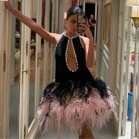 Beautiful Feather Dress , Msg Me For Question 1920s Party Outfit, Red Carpet Dresses Short, Great Gatsby Outfit, Gatsby Party Outfit, 1920s Inspired Dresses, Feather Mini Dress, Opera Dress, Grammy Dresses, Wedding Pattern