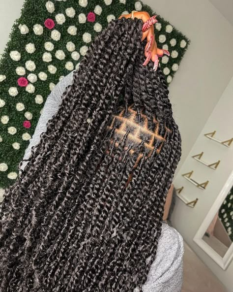 Claw Clip Hairstyles, Passion Twists, Pretty Braids, Braided Hairstyles For Black Women Cornrows, Big Box Braids Hairstyles, Goddess Braids Hairstyles, Quick Natural Hair Styles, Cute Braided Hairstyles, Box Braids Hairstyles For Black Women