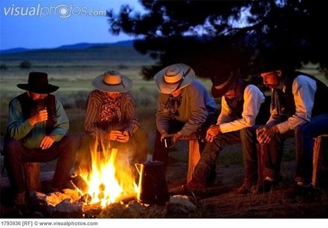 Cowboys around a camp fire Cowboy Ranch, Wilde Westen, Guest Ranch, Cowboy Art, Medical Illustration, Western Art, Old West, The Ranch, Country Life