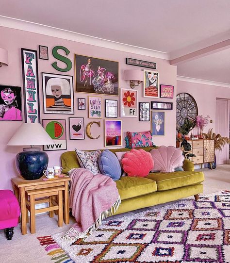 Colorful Retro Decor, Colourful Living Room, Apartment Decor Inspiration, Style Deco, Living Room Inspo, Eclectic Home, Dream House Decor, Aesthetic Room Decor, My New Room