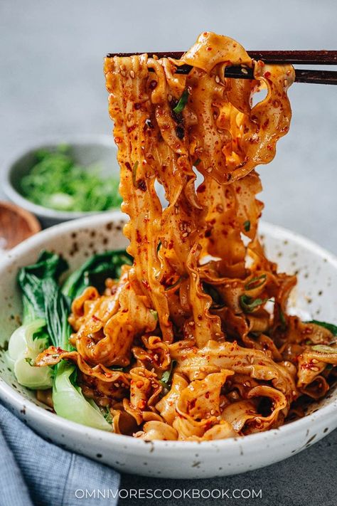 Sichuan Noodles Chili Oil, Sichuan Noodle Soup, Best Asian Dishes, Sauce For Chinese Noodles, Spicy Vermicelli Noodles, Spicy Soy Noodles, Biang Biang Noodles Sauce, Sichuan Noodles Recipe, Dandan Noodles Recipes