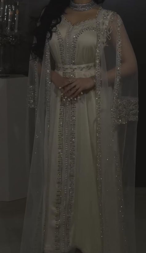 Arabic Pregnancy Dress, Arabic Wedding Guest Outfit, Arab Engagement Dress, Arabian Dress Fashion, Arabian Dresses For Women, Arabic Dress Modern Beautiful, Arabian Wedding Dress, Lebanese Dress, Arab Dresses