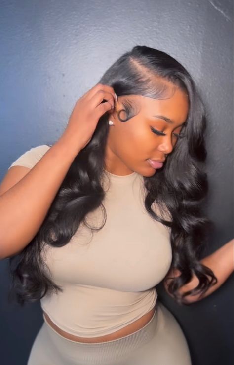 Curls Side Part, Sleek Ponytail Hairstyles, Frontal Wig Hairstyles, Sew In Hairstyles, Wig Ideas, Side Part Hairstyles, Quick Weave Hairstyles, Slick Hairstyles, Dope Hairstyles