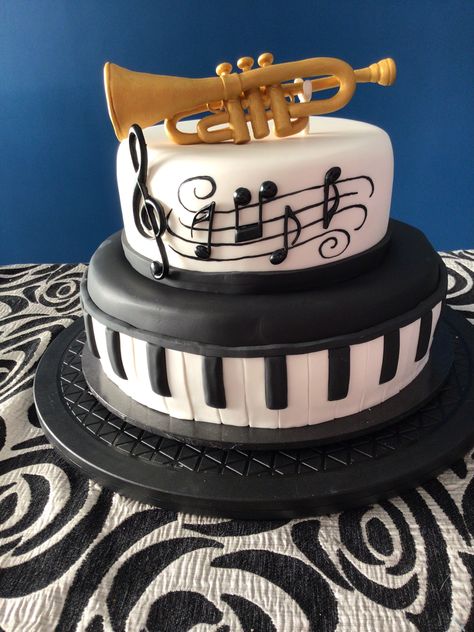 Music Themed Cakes For Men, Music Cake Ideas For Men, Music Cake Ideas, Musician Cake, Music Birthday Cake, Cala Lilies, Music Themed Cakes, Music Birthday Party, Music Cakes