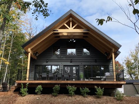 Modern Lake Cabin Exterior, Lodge Cabin Exterior, Inexpensive Cabins To Build, Modular Chalet Homes, Chalet Barndominium, Cabin Extension Ideas, Black Log Cabin Interior, Cabin Like Homes, Farmhouse Cabin Exterior