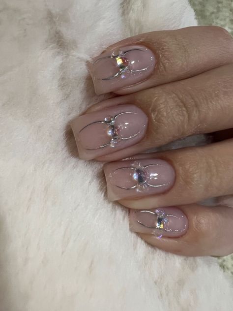 Short Nail Silver Designs, Funky Nail Ideas Square, Square Nail Designs Sparkle, Short Nails Silver Design, Short Square Silver Nails, Pink And Silver Sparkle Nails, Short Nails Alternative, Gem Spider Nails, Gems On Short Nails