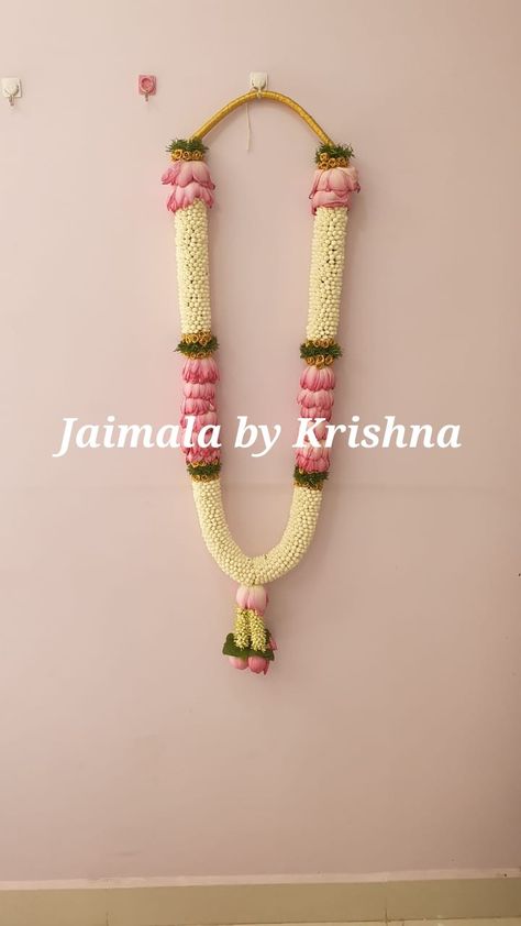 Flower Garland Engagement, Flower Maala For Engagement, Hara Design For Marriage, Reception Flower Haram, Flower Garlands Wedding, Flower Malai Designs, Wedding Malai Design Latest, Malai Designs For Wedding, Flower Hara For Wedding