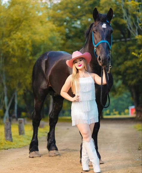 Norteñas Outfit Women, Vaquera Photoshoot, White Cowgirl Outfit, Iphone Contacts Aesthetic, Contacts Aesthetic, Vision Board Black, Pics For Vision Board, Aesthetic Couple Poses, Cowgirl Birthday Outfit