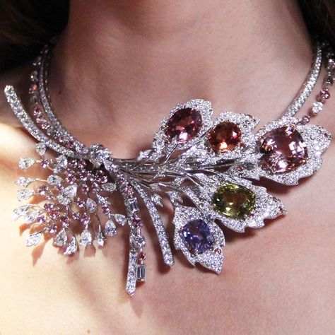 Chaumet est une fête: a virtuoso performance in high jewellery | The Jewellery Editor Kay Jewelry, High Jewellery, Fancy Jewellery, Royal Jewelry, Fabulous Jewelry, Fantasy Jewelry, Affordable Jewelry, Girly Jewelry, Gorgeous Jewelry