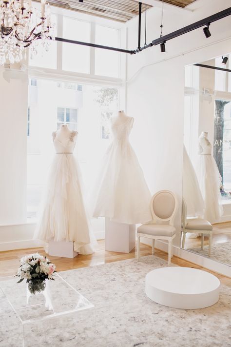 Bridal Botique Interiors, Bridal Studio Interior, Wedding Dress Shop Interior, Wedding Dresses Store Interior Design, Bridal Boutique Exterior, Bridal Store Dressing Room, Bridal Store Interior Layout, Boutique Exterior, Bridal Shop Decor