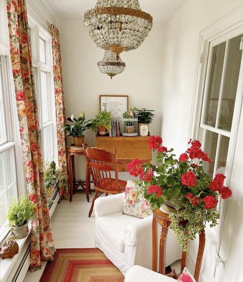 Best Sunroom Ideas – Forbes Home Sunroom Decorating Ideas Farmhouse Style, Sunroom Decorating Ideas Indoor, Indoor Sunroom Furniture Ideas, Sunroom Bedroom Ideas, Adding A Sunroom, Tiny Sunroom, Sunroom Office Ideas, Indoor Sunroom Furniture, Sunroom Seating