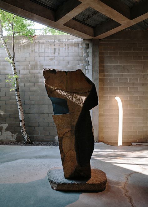 noguchi museum dotted with soft, enigmatic forms by objects of common interest Holographic Paint, Noguchi Museum, Contemporary Studio, Alt Art, Ancient Greek Sculpture, Acrylic Tube, Architecture Images, Isamu Noguchi, Up Close And Personal