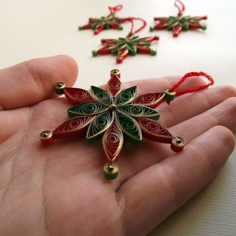 Paper Ornaments Diy, Flower Making Crafts, Craft Tree, Handcrafted Christmas Cards, Diy Quilling Crafts, Jul Diy, Paper Quilling For Beginners, Paper Quilling Cards, Origami And Quilling