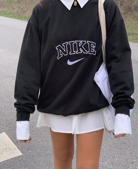 👜 on Twitter: "… " Son Aesthetic, Vintage Nike Sweater, Look 80s, Tennis Skirt Outfit, Fits Inspo, Nike Sweatshirt, Nike Sweater, Teenager Outfits, Indie Outfits