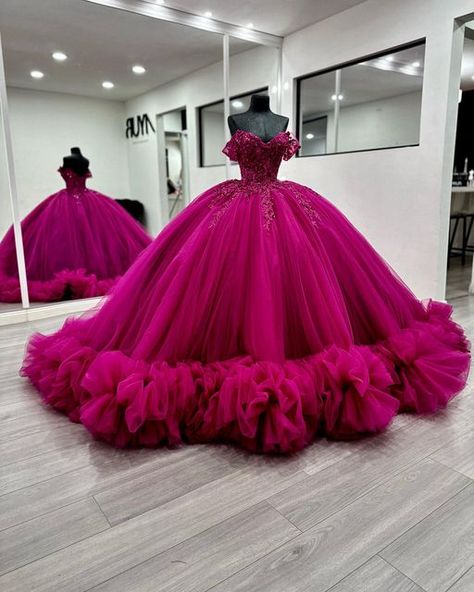 AYUB on Instagram: "Hermoso #xvaños 😍 #ayubdesigns ❤️💜💚🧡💛💙 Vendido!" Sweet 16 Ball Gowns, Sweet 16 Ball, Princess Quinceanera Dresses, Xv Dresses, Purple Quinceanera Dresses, Pink Quince, Quince Dress, Tulle Sleeves, Casual Day Outfits