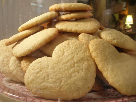 Dry Cakes, Old Fashioned Tea Cakes, Tea Cake Recipe, Southern Tea, Tea Cake Cookies, Tea Cakes Recipes, Tea Biscuits, Tea Cookies, Tea Cake