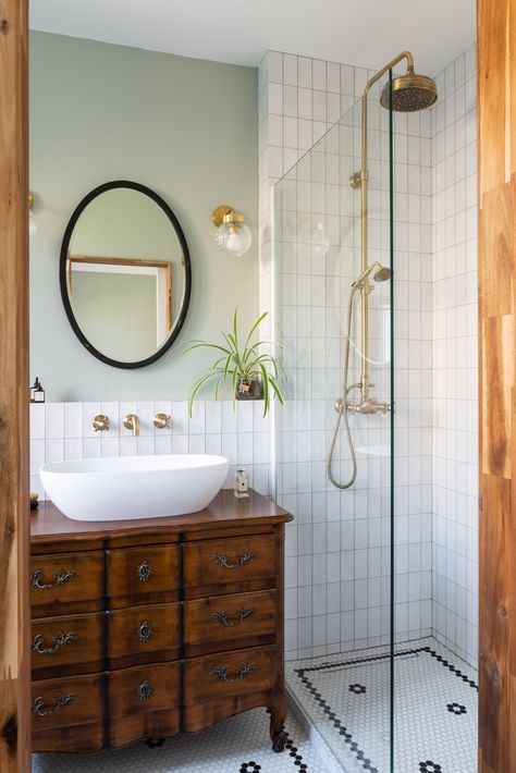 Bathroom Ideas Timeless, Timeless Bathroom Tile, Design Small Bathroom, Paris Bathroom, Timeless Bathroom Design, Decor Small Bathroom, Modern Parisian, Craftsman Bathroom, Bathroom Design Black