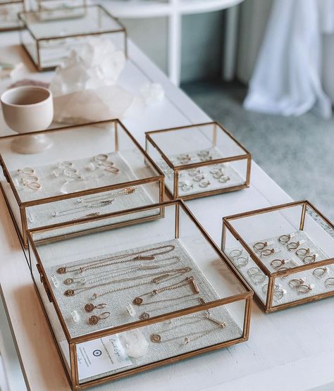 Simple Jewelry Display, Jewelry Case Display Ideas Retail, Plaster Jewelry Display, Jewelry Market Table Display, Jewellery Stand Ideas, Jewellery Pop Up Store, Jewelry Display Furniture, Modern Jewelry Display Retail, Aesthetic Jewelry Display