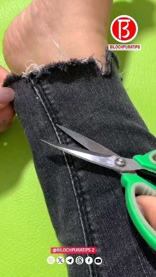 Jeans Zipper Hack, Hem Jeans Sewing Hack, Shahid Khan, Diy Clothes Hacks, Sewing Jeans, Sewing Machine Basics, Sewing Easy Diy, Sewing Tutorials Clothes, Diy Fashion Hacks