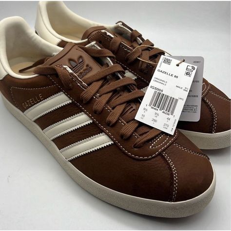 Adidas Gazelle 85 Suede Rare Shoes 'Preloved Brown' - Ig5005 - Men 10 Nwb A 1991 Icon On The Indoor And Outdoor Courts, Sneaker Takes On The Sleek, Streamlined Profile That Made It A Favorite For Skaters In The '80s. Premium Materials Keep The Look Both Elevated And Down To Earth. Leather Upper/Textile Lining/Rubber Sole Smoke Free Pet Free Home Bundle And Save Money- Some Items Colors Differ From Lighting. All Items Are Sold As Is. Comment With Questions You Have Before Purchasing. Not Responsi Adidas Gazelle Outfit, Gold Basketball Shoes, Rare Shoes, Adidas Shoes Mens, Burgundy Shoes, Funky Shoes, Cute Sneakers, Brown Shoes, Brown Sneakers