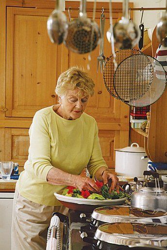 Angela Lansbury at her home in Ireland House On The Coast, Irish Farmhouse, Coast Of Ireland, Angela Lansbury, Miss Marple, Charming House, Benjamin Moore Colors, Bungalow Style, Diane Keaton